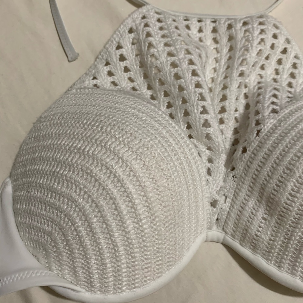 Shade shore white textured crocheted 36B - Picture 3 of 9